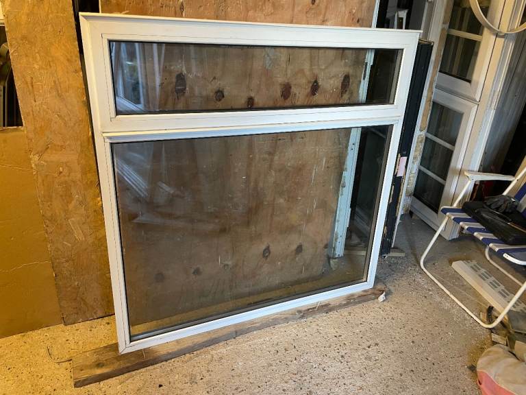 H 111 x W 112 cm - ALUMINIUM DOUBLE GLAZED WINDOW - CLEAR GLASS (REF: MJ260)