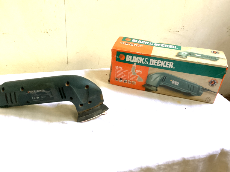 Black & Decker KA110E Detail Sander – Good Condition, Boxed