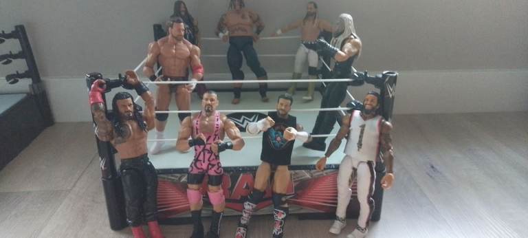 WWE Wrestling Ring with Action Figures – Good Condition