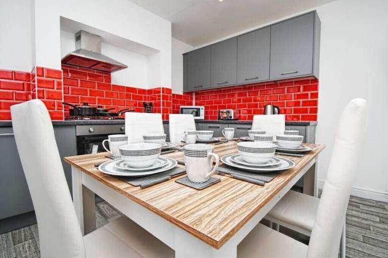 Superb 4 bed HMO in Stoke Immaculate Throughout Perfect For Students Net Returns 33.28% PA