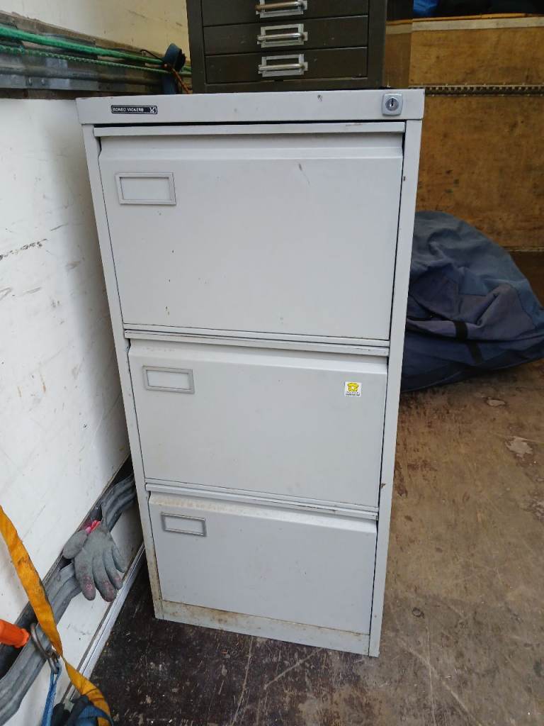 Filing cabinet 3 drawer 