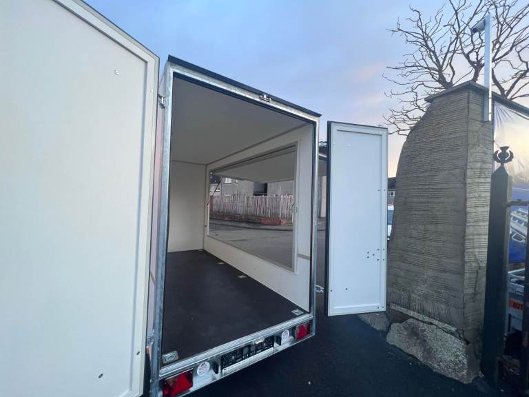 BRAND NEW TWIN AXLE CATERING TRAILER/ FOOD TRUCK/ BURGER VAN 2000KG
