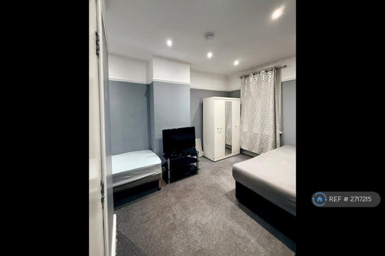 4 bedroom house in Barkers Butts Lane, Coventry, CV6 (4 bed) (#2717215)