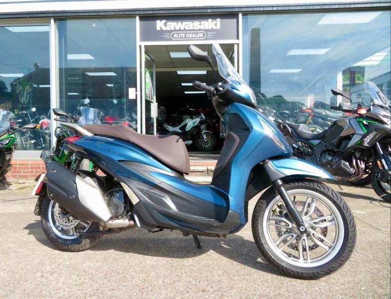 PIAGGIO BEVERLY 400 S HPE 1 OWNER