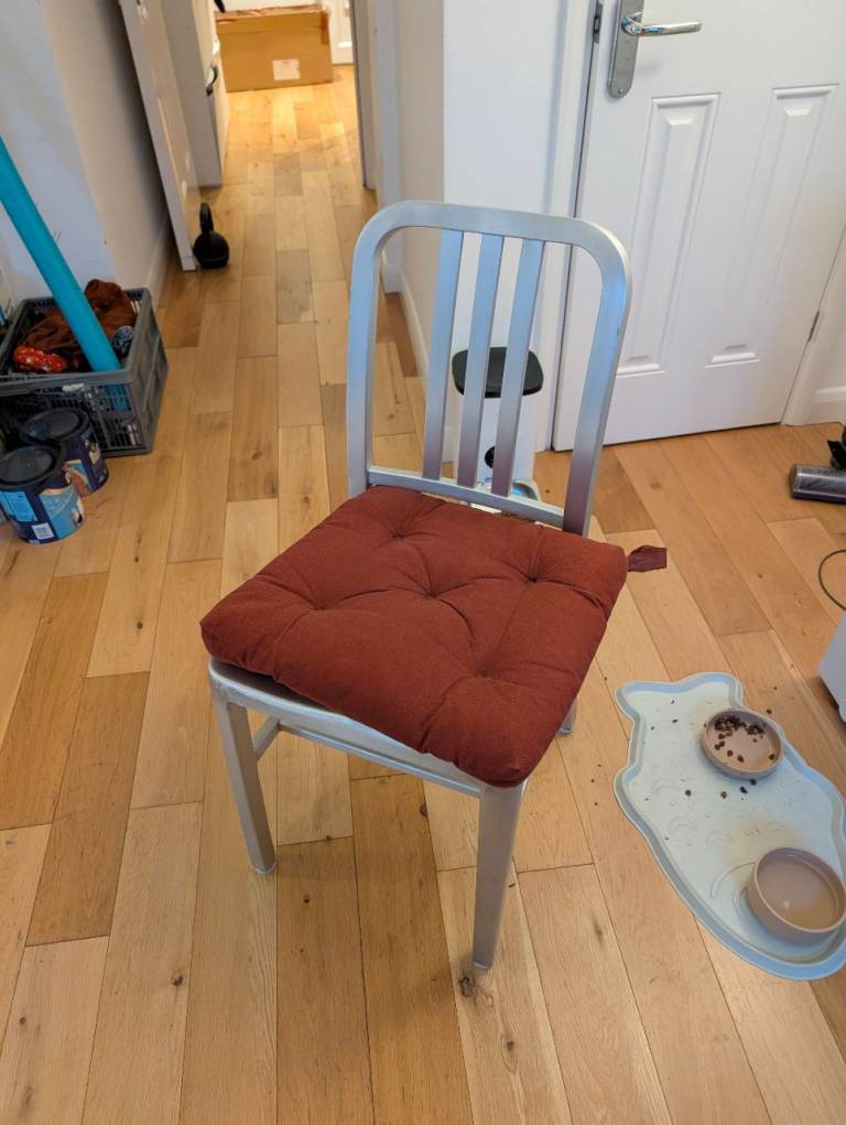 Set of 6 dining chairs