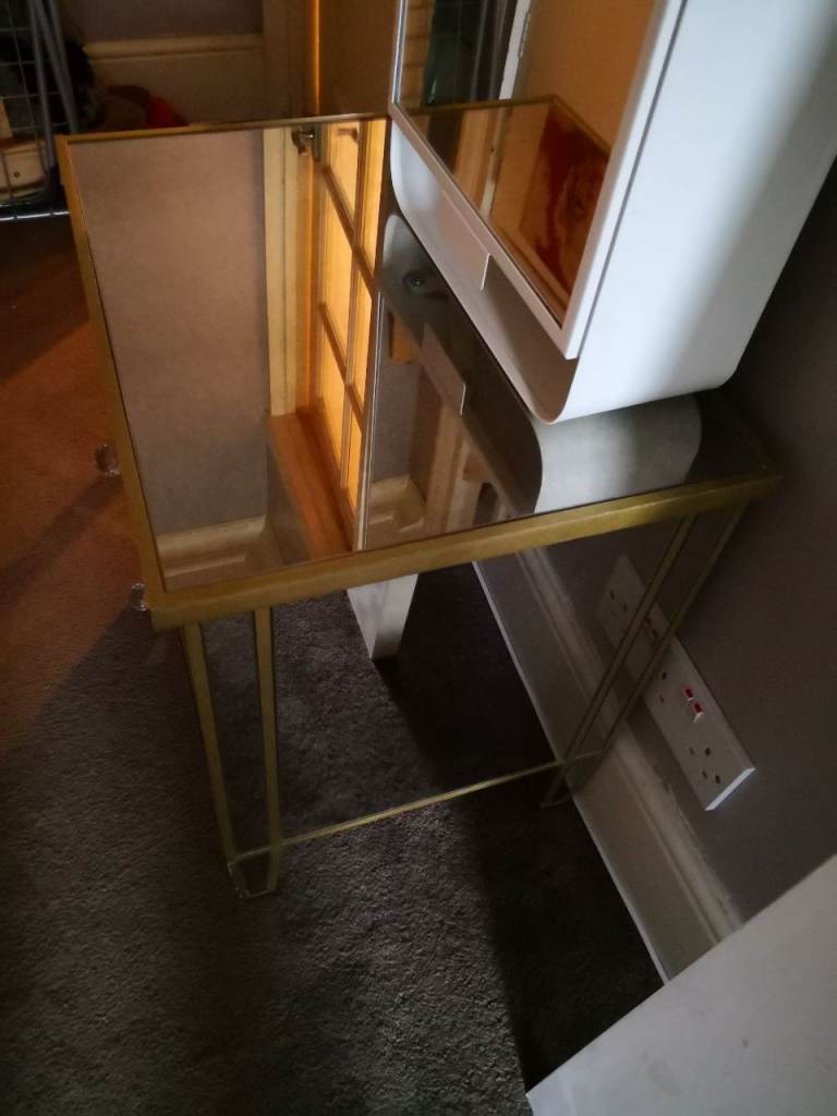 Gold Metal and Mirrored Side Table – Good Condition