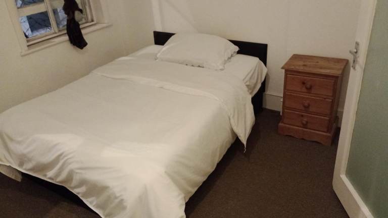 Spacious share Room available in Wimbledon, SW19 1EE