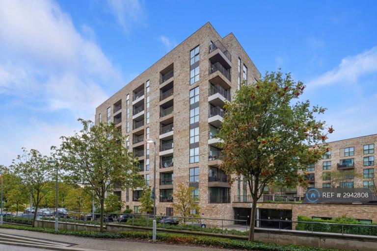 2 bedroom flat in Abbotsford Court, London, NW10 (2 bed) (#2942808)