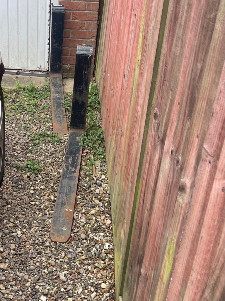 Pair of genuine JCB forklift / telehandler fork tines – 100x40x1067 – Part No. 545/82121