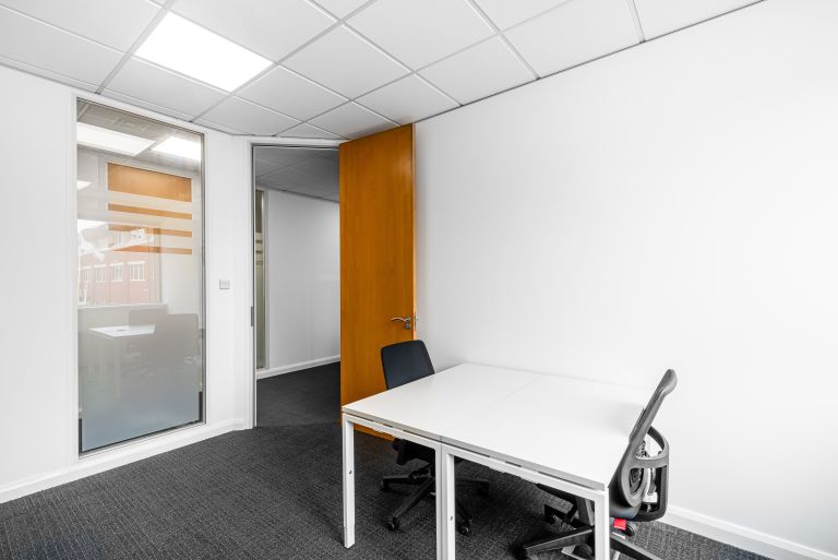 Exeter - EX13QS \ Fully Furnished Small Office for Rent