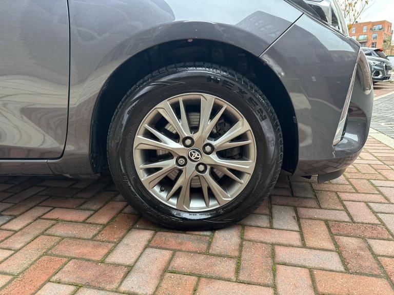 2017 Toyota Yaris 1.5 VVT-h Icon E-CVT Euro 6 (s/s) 5dr HATCHBACK Petrol/Electric Hybrid Automatic