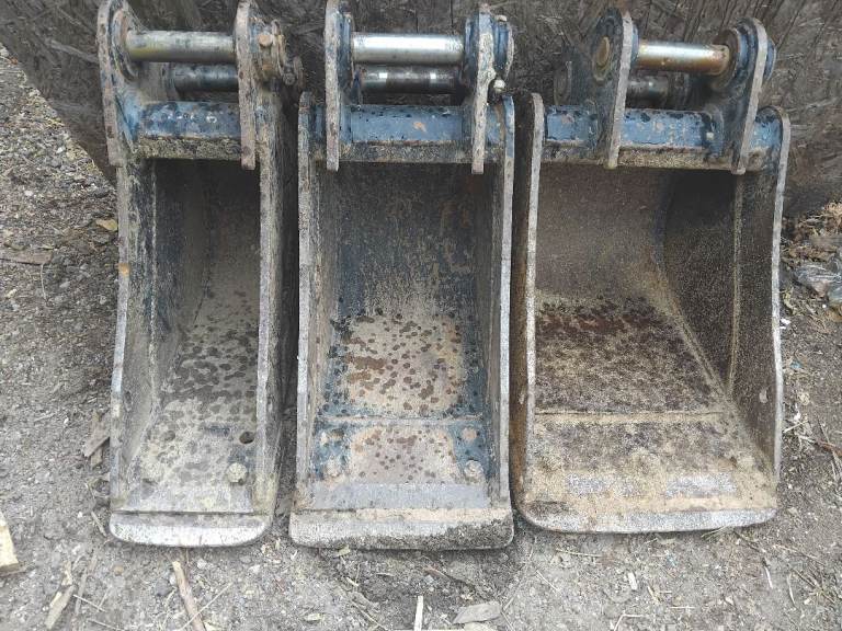 Mini digger buckets x 3