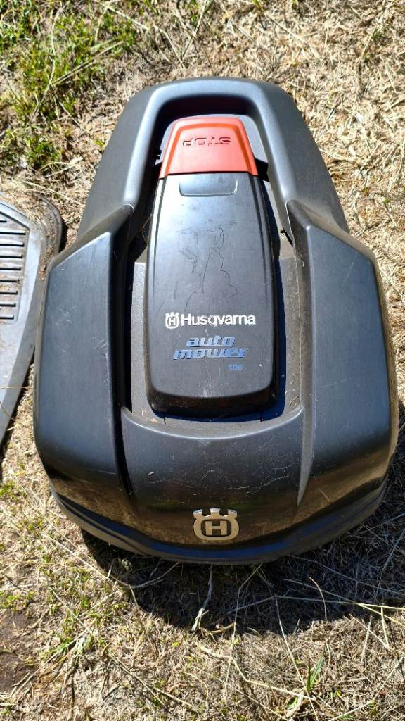 Husqvarna Automower 105 Robotic Lawn Mower + Charging Station