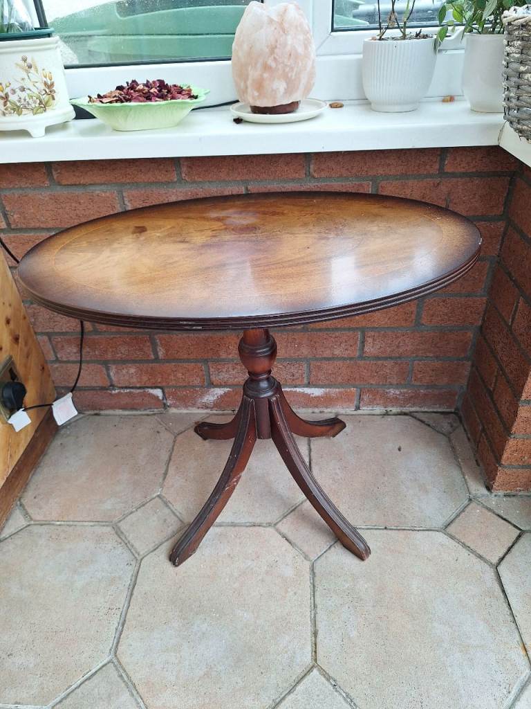 Oval side table 
