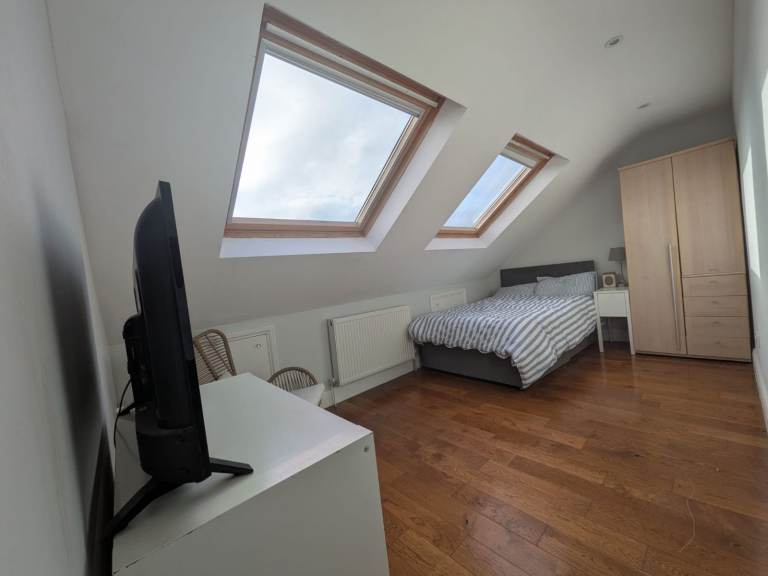 All bills incl - Beautiful, Bright Loft Room - Central Streatham