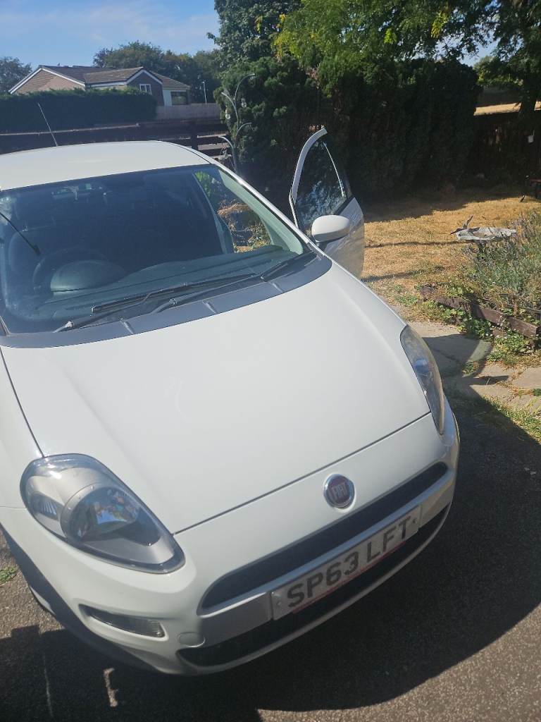 Fiat PUNTO Hatchback 2013.Manual1248 (cc), 5 doors
