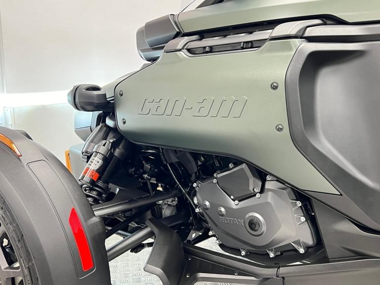 2025 Can-Am Canyon Redrock Semi Automatic Trike with 800 Miles 