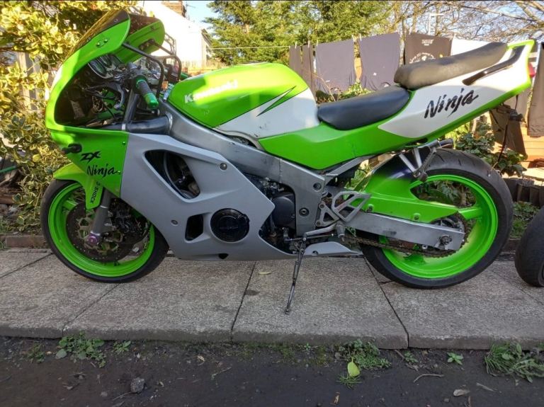 Kawasaki ZX600 1996 BREAKING all parts available at REBUILD RACING  