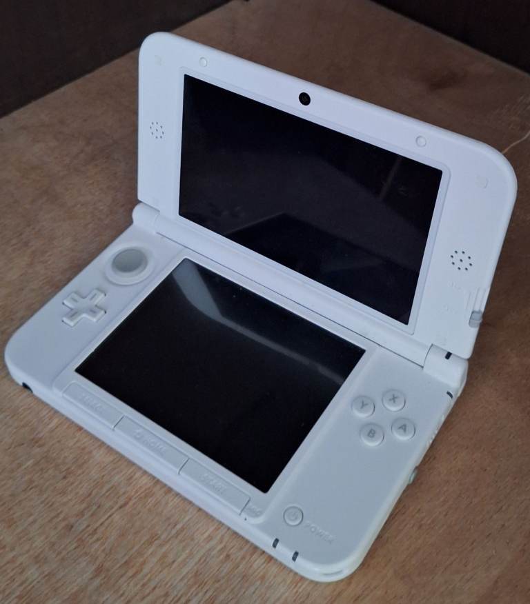 Nintendo 3DS Handheld Console – White, Good Condition