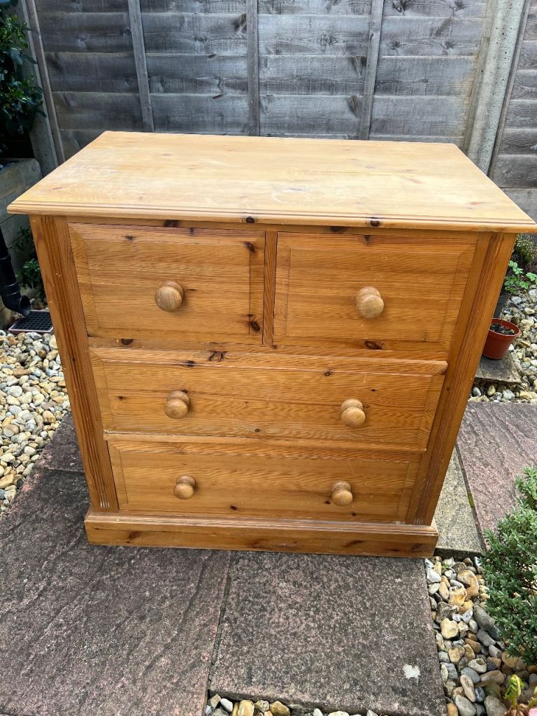 Pine chest of drawers