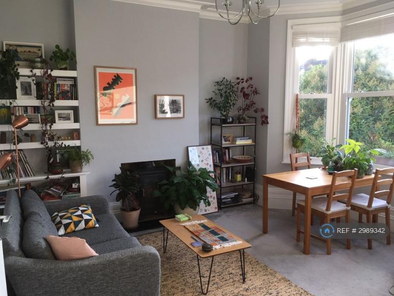 2 bedroom flat in Bayford Road, London, NW10 (2 bed) (#2989342)