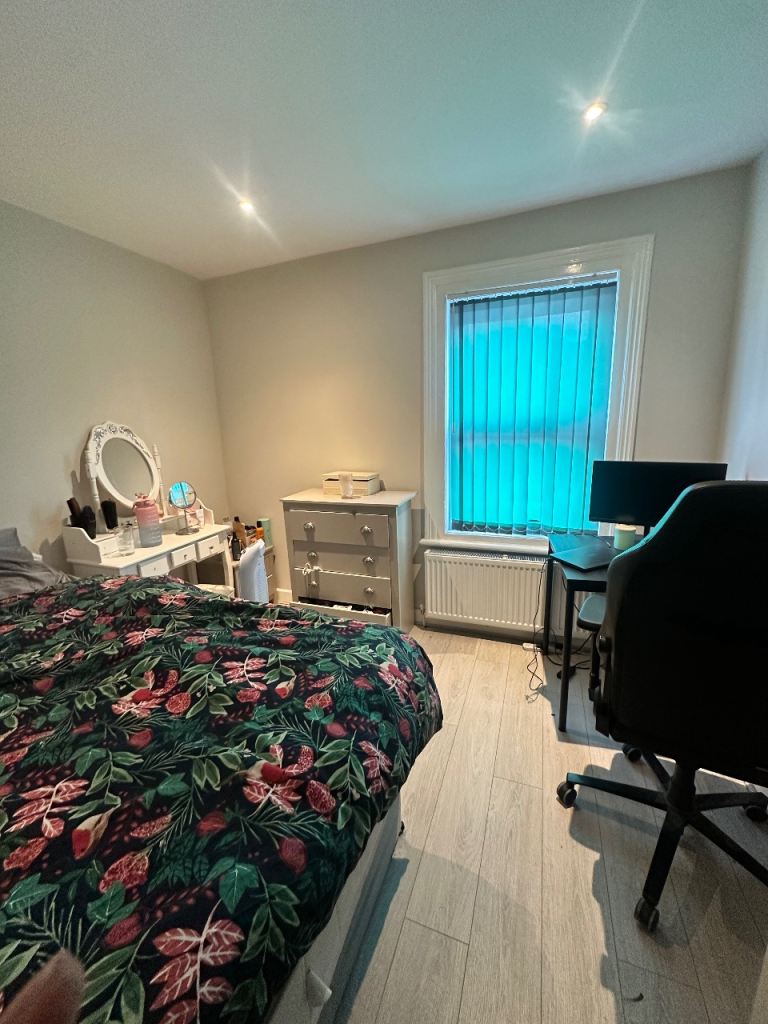 Fully Furnished Ensuite Double Room – Close to Stations & Bus Stops, Walton, L9