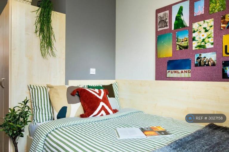 1 bedroom in Rahere Court, London, E1 (#3027158)