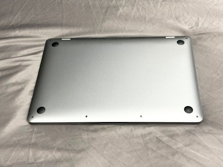 CAN DELIVER, MACBOOK PRO 2017 13 INCH LAPTOP, I7, 512GB SSD, 16GB RAM SPACE GREY FULL WORKING ORDER