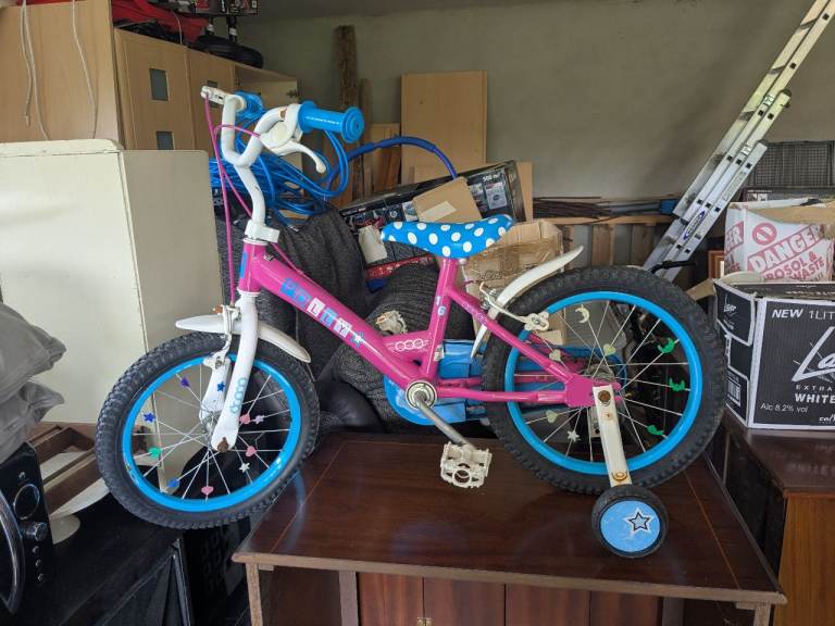 Girls bike with stabilizers