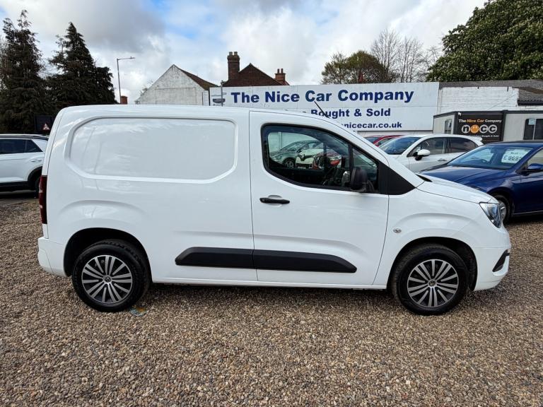 2020 Vauxhall Combo 2300 1.5 Turbo D 100ps H1 Sportive Van PANEL VAN Diesel Manual