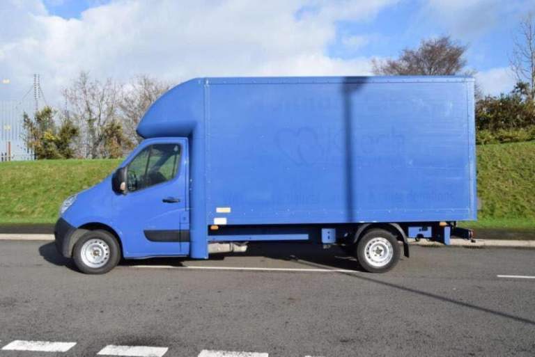 HOUSE REMOVLS MAN AND VAN LARGE LUTONVAN WITH TAILLIFT OFFICE MOVING 