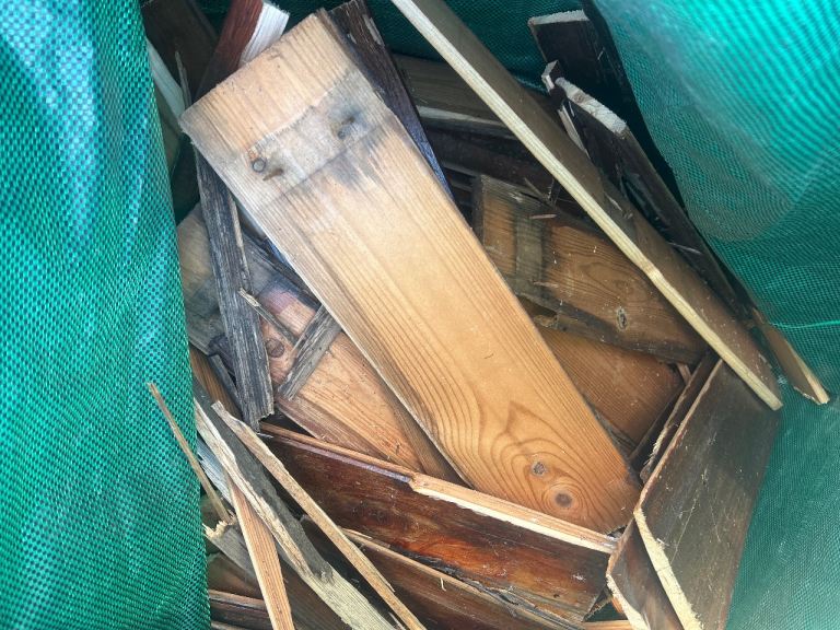 Free fire wood / old summer house 