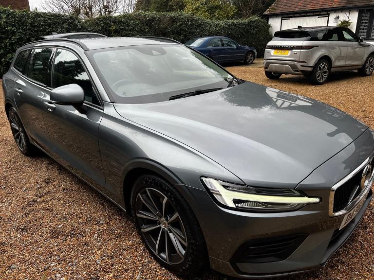 VOLVO V60 2.0 B3 MHEV MOMENTUM AUTO