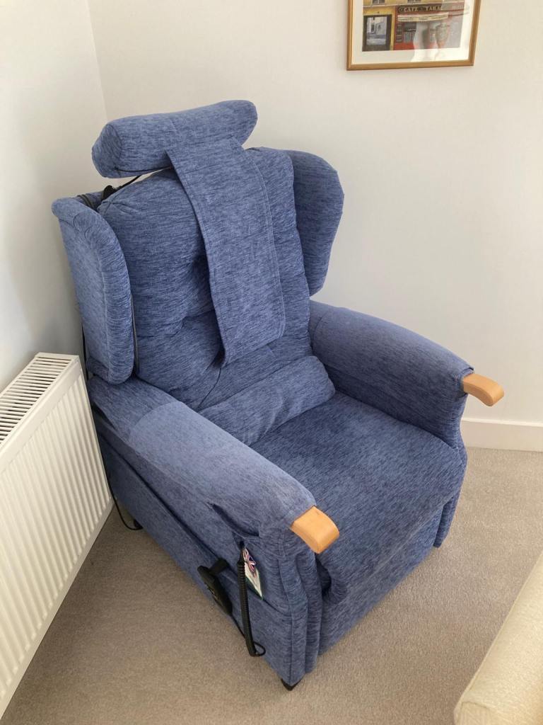 Blue Fabric Recliner Armchair – Comfortable, Good Condition