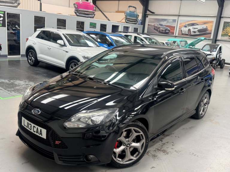 2013 Ford Focus 2.0T ST-3 5dr ESTATE PETROL Manual