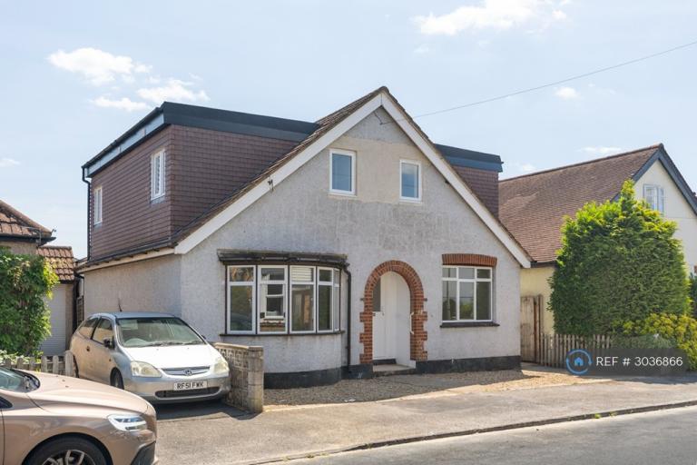 Studio flat in Marlborough Road, Ashford, TW15 (#3036866)