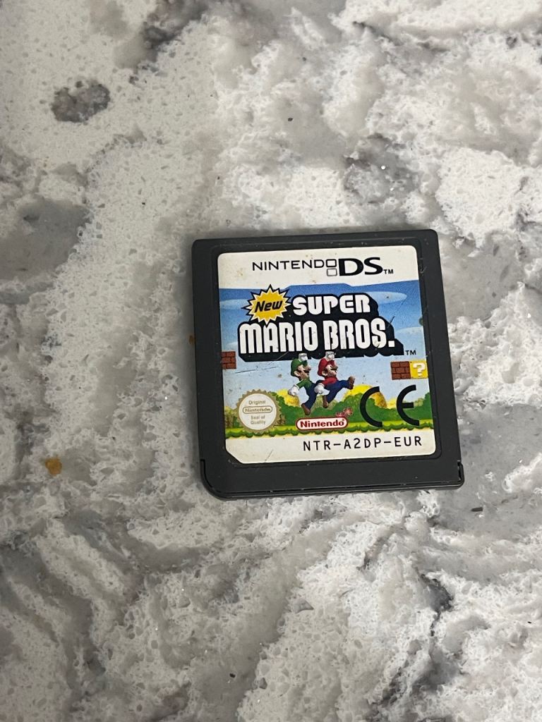 New Super Mario Bros Nintendo DS - game cart  New Super Mario Bros