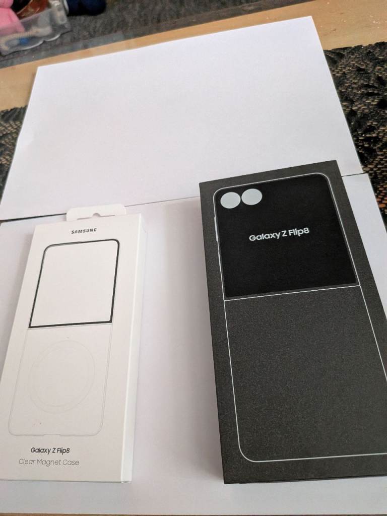 Samsung Galaxy Z Flip 8 Black - Brand New, sim free unlocked  in Box