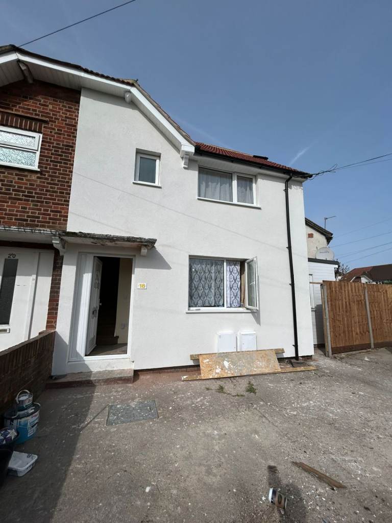 4 bed detached house to rent Greenlane, Uxbridge UB8