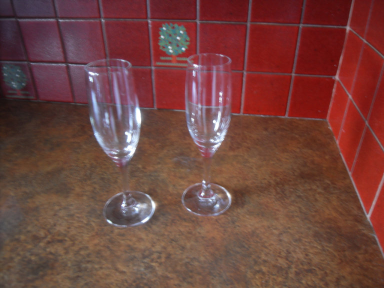 x2 Prosseco / Champagne Flutes - £4