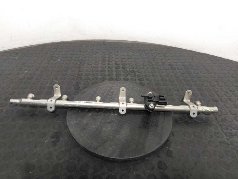 Aston Martin Db9 Lh High Pressure Injection Rail 4g4e9s441ca 4g4e-9s441-Ca