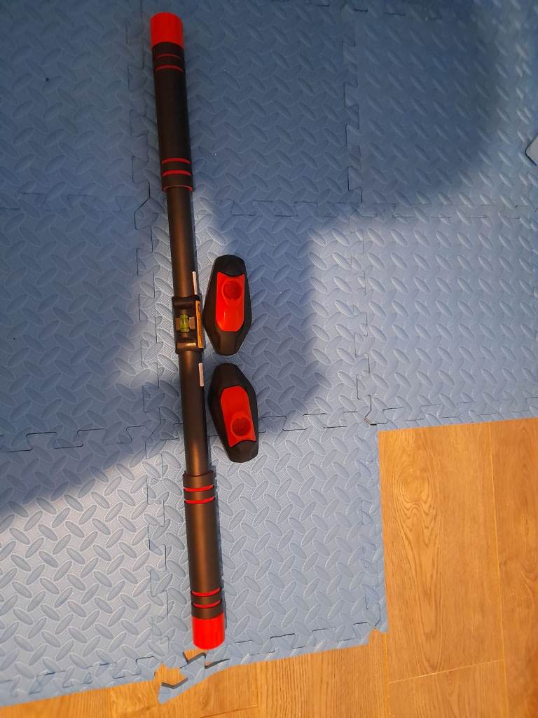 Adjustable  chin up bar 