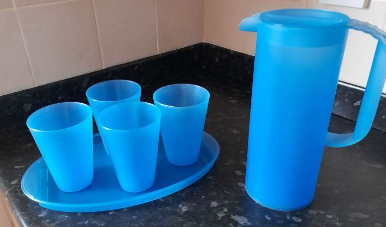 Plastic picnic set / pitcher jug, cups and tray