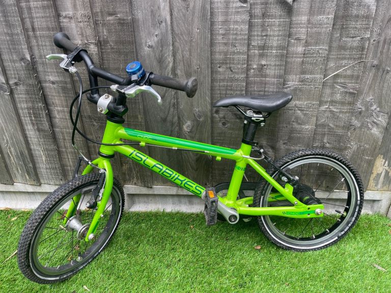 Children’s green Isla Bike CNOC 14 