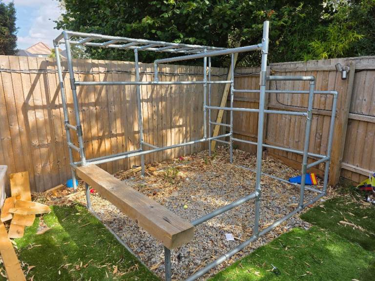 Outdoor Metal Climbing Frame / Monkey Bars – Good Condition