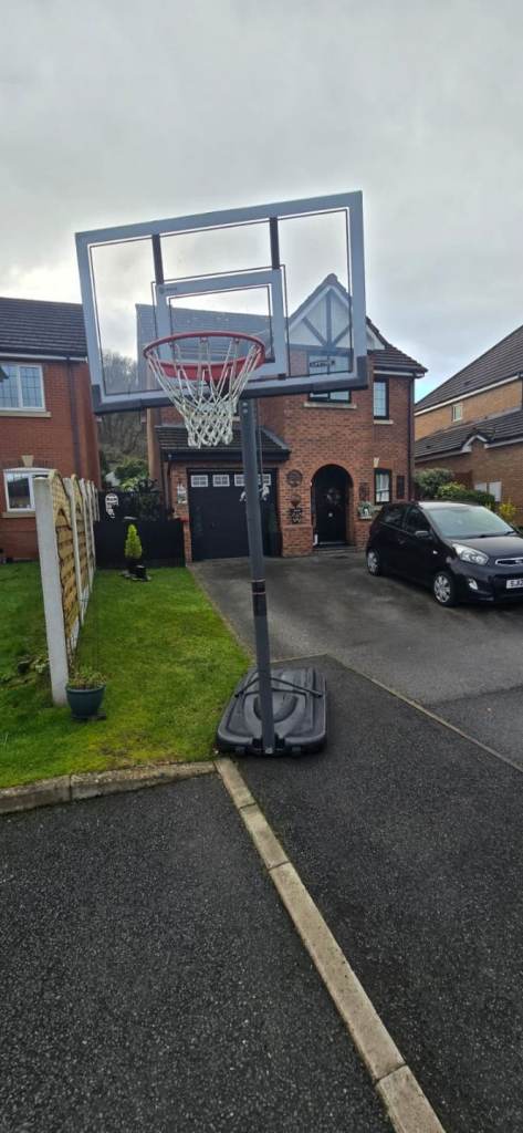 Lifetime basketball hoop 