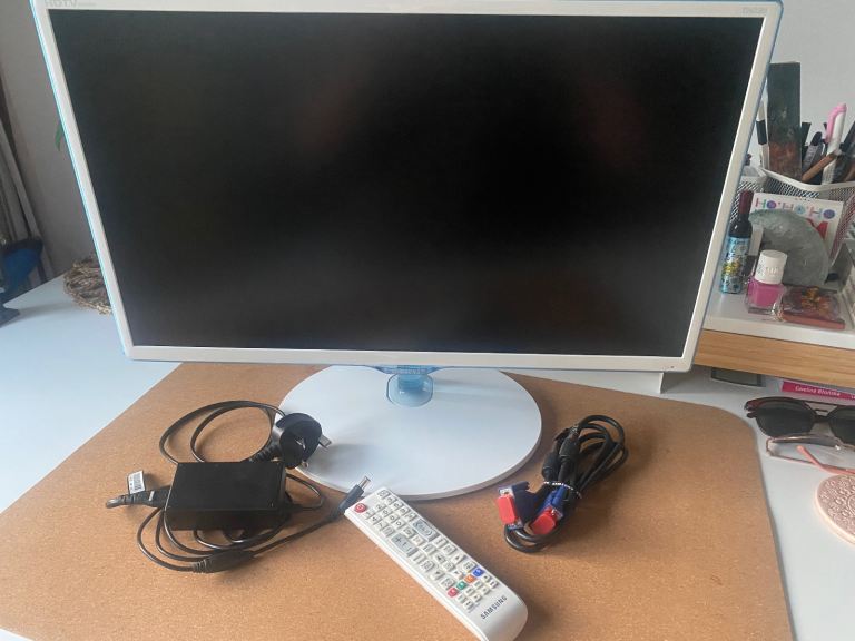 Samsung LED tv monitor 24”