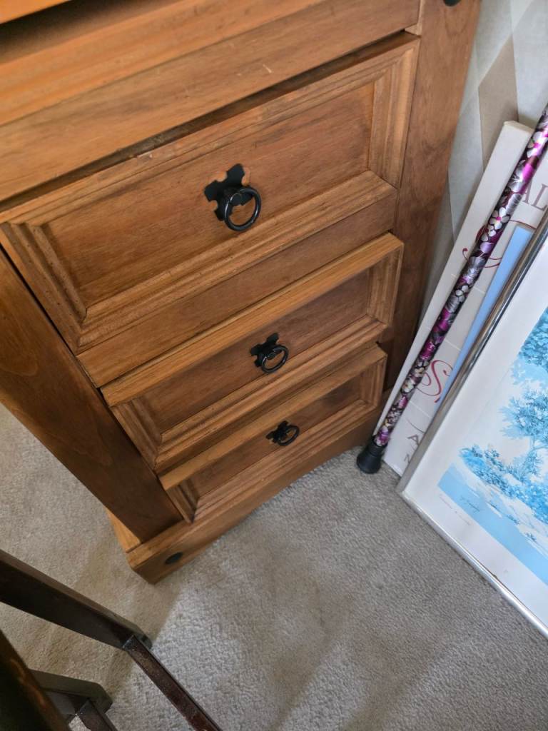 Solid Wood Chest of Drawers with 3 Drawers – Good Condition