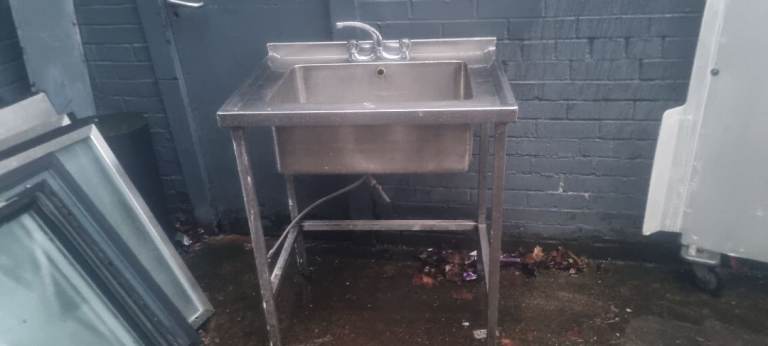 Commercial sink 