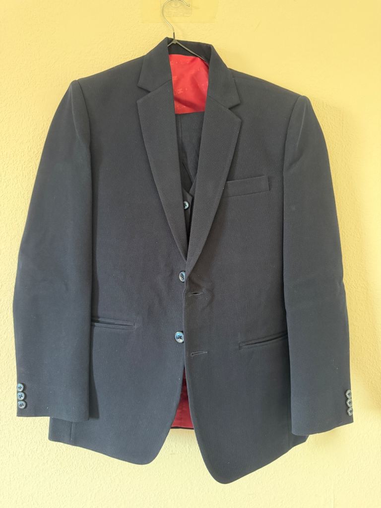 Men's Navy Suit with Red Lining – Good Condition